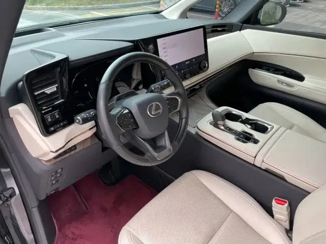 Lexus LM — Фото автомобиля 9