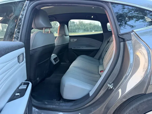 Geely Galaxy E8 — Фото автомобиля 8