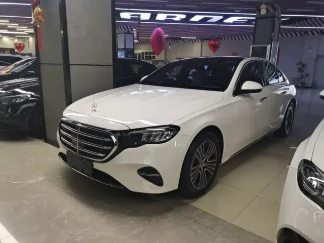 Фотография автомобиля — Mercedes-Benz E-Class