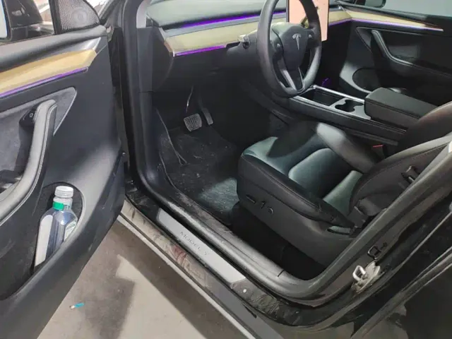 Tesla Model Y — Фото автомобиля 11