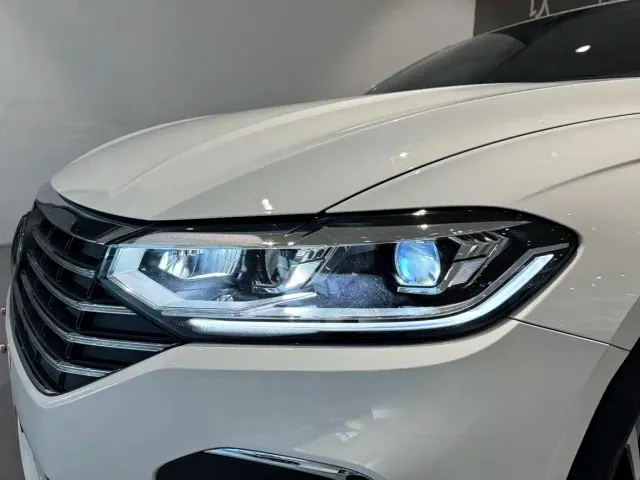 Volkswagen Lavida — Фото автомобиля 13