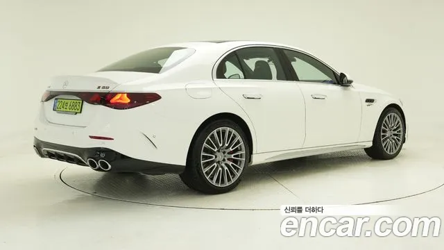 Mercedes-Benz E-Class — Фото автомобиля 2