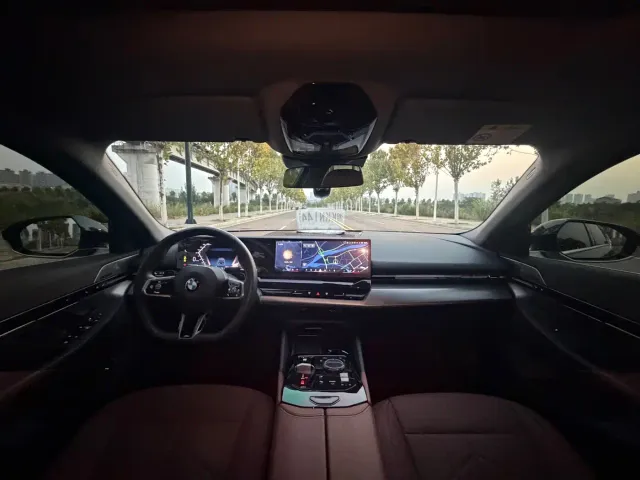 BMW BMW 5 Series 2024 525Li M Sport Package — Фото автомобиля 17