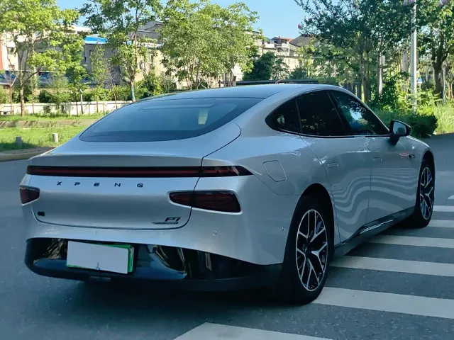 Xpeng P7 — Фото автомобиля 12