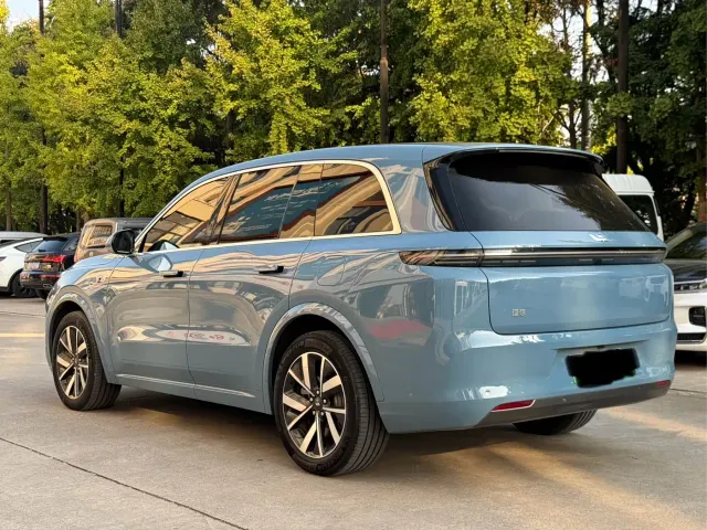 Li Auto L8 — Фото автомобиля 7