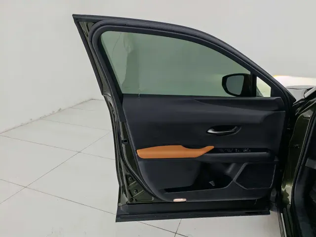 Lexus UX — Фото автомобиля 13