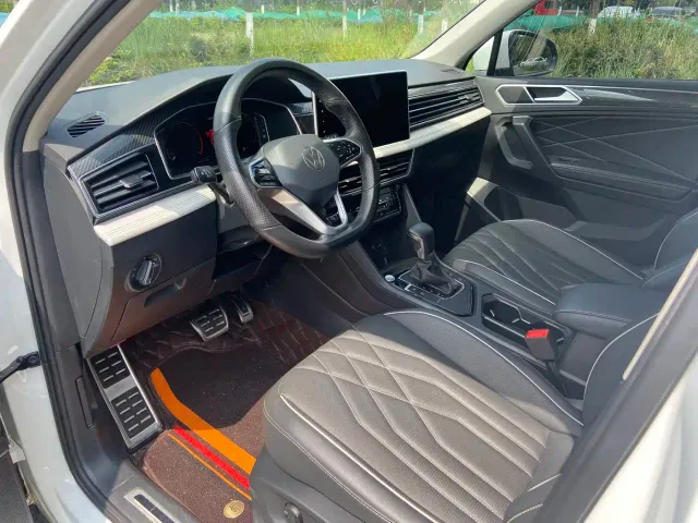 Volkswagen Tiguan L — Фото автомобиля 8