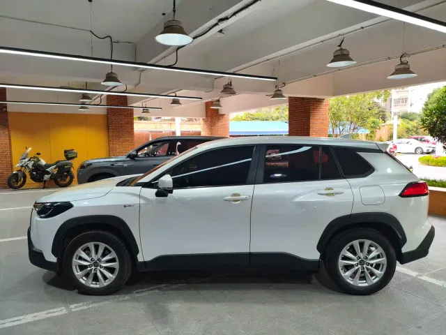 Toyota Corolla Cross — Фото автомобиля 2