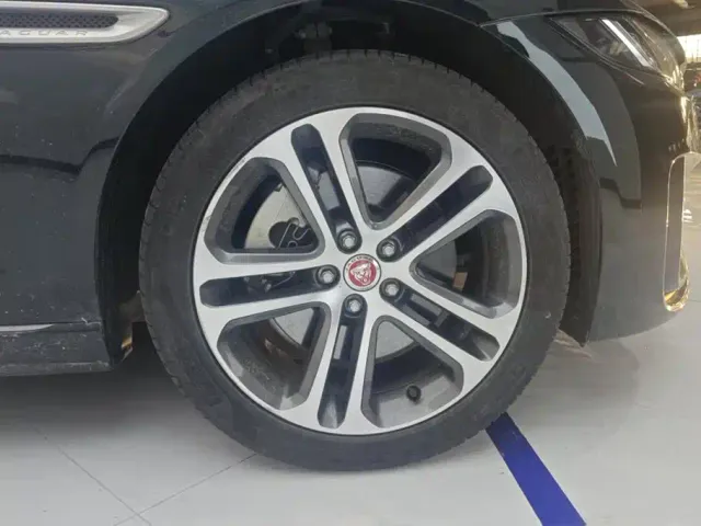 Jaguar XEL — Фото автомобиля 6