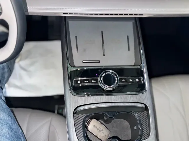 Geely Galaxy Xingyao 8 — Фото автомобиля 11