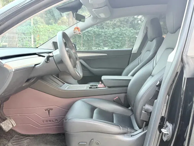 Tesla Model Y — Фото автомобиля 6