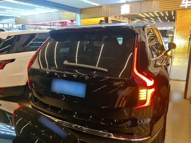Volvo XC90 — Фото автомобиля 5