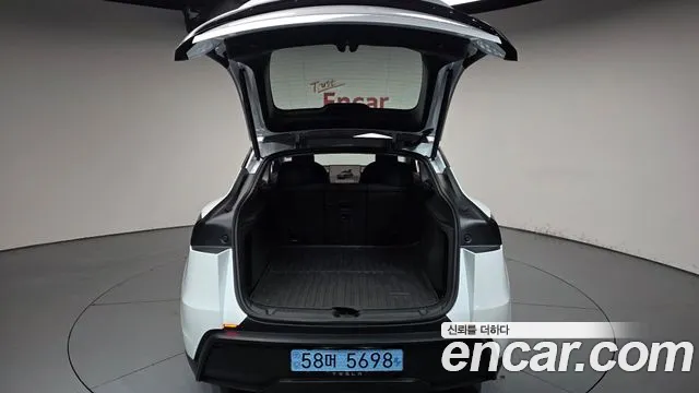 Tesla Model Y — Фото автомобиля 26
