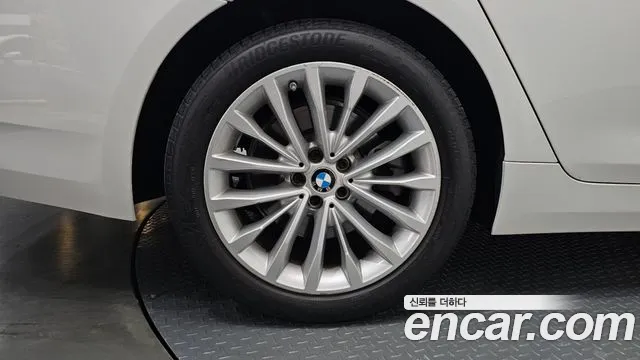 BMW 5 Series G30 — Фото автомобиля 5