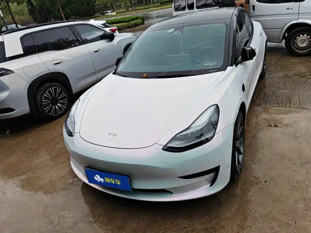 Tesla Model 3 — Фото автомобиля 2