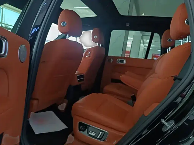 Li Auto L8 — Фото автомобиля 16