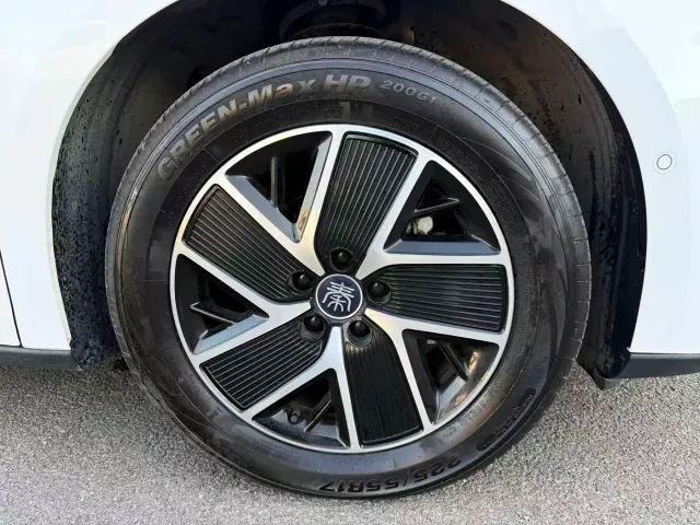 BYD Qin L — Фото автомобиля 18