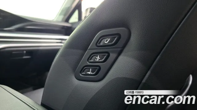 Hyundai Grandeur Grandeur (GN7) 2.5 Бензин 2WD — Фото автомобиля 25