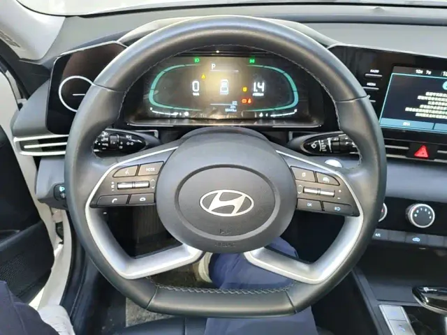 Hyundai Elantra — Фото автомобиля 10