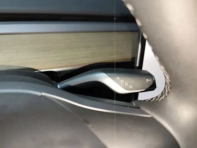 Tesla Model Y — Фото автомобиля 13