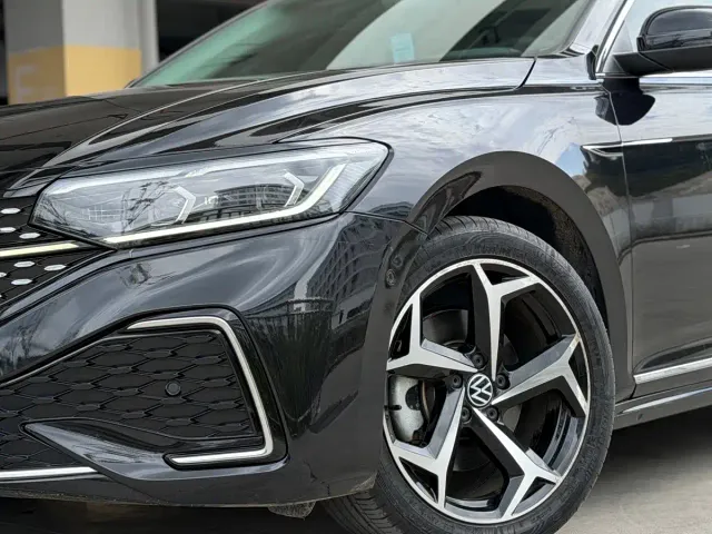 Volkswagen Passat — Фото автомобиля 6
