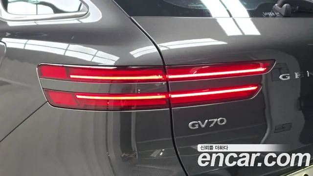 Genesis GV70 — Фото автомобиля 8