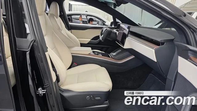 Tesla Model X — Фото автомобиля 26