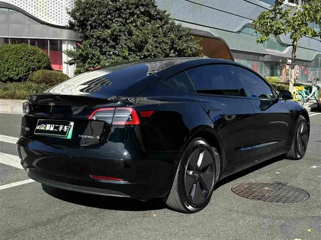 Tesla Model 3 — Фото автомобиля 7