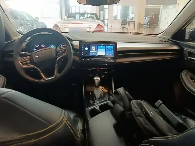 Roewe i5 — Фото автомобиля 9
