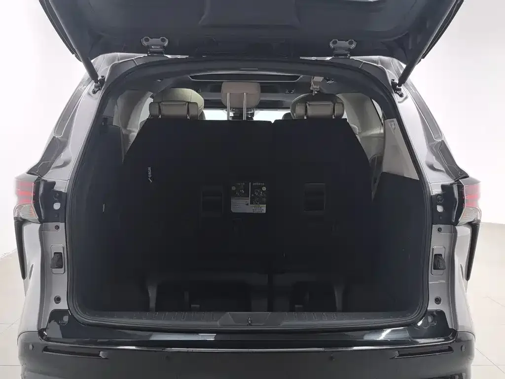 Toyota Toyota Sienna 2021 2.5L Hybrid Ultimate Edition — Фото автомобиля 16