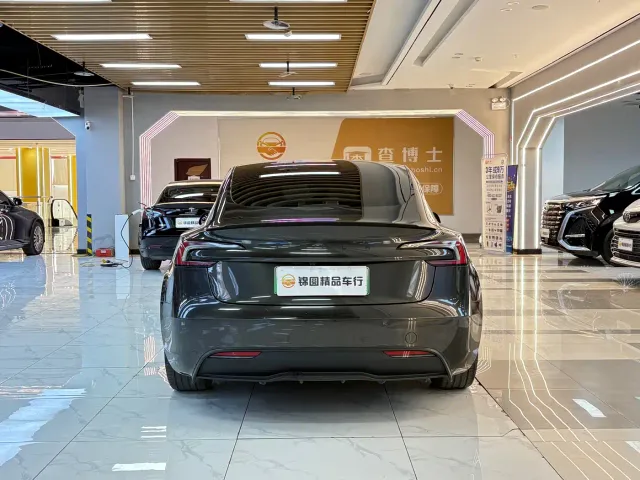 Tesla Model 3 — Фото автомобиля 4