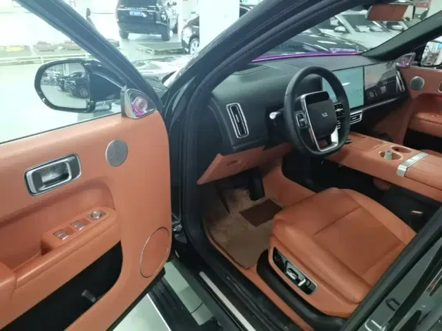 Li Auto L9 — Фото автомобиля 15