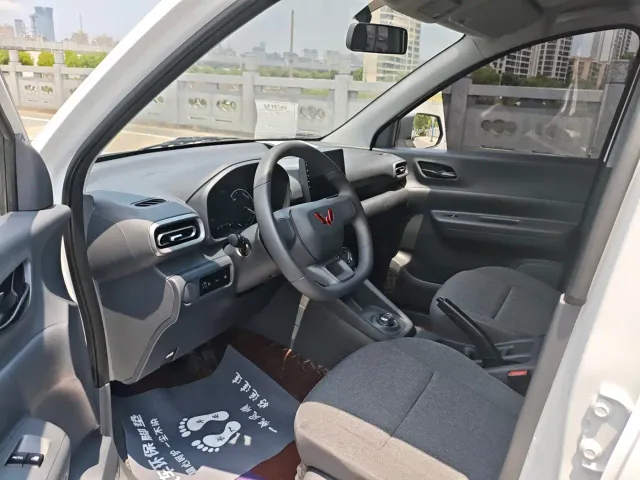 Wuling Hongguang — Фото автомобиля 9