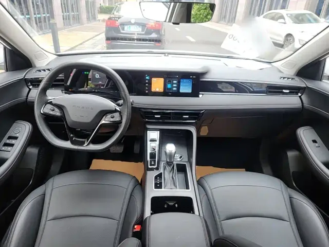 Roewe i5 — Фото автомобиля 9