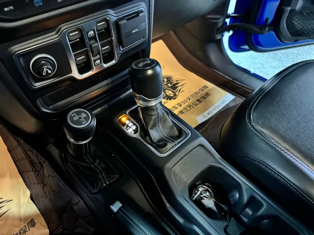 Jeep Wrangler 4xe — Фото автомобиля 10