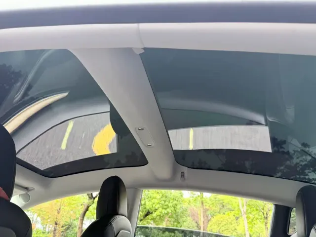 Tesla Model 3 — Фото автомобиля 12