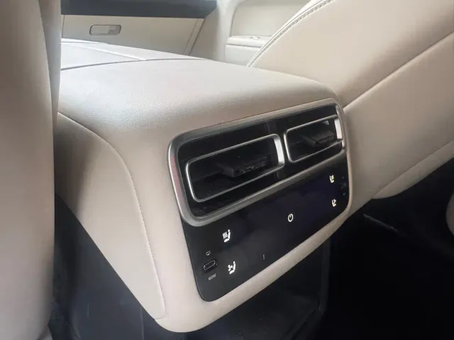 Li Auto L7 — Фото автомобиля 10