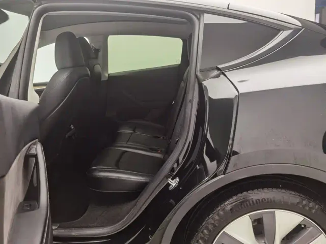 Tesla Model Y — Фото автомобиля 15