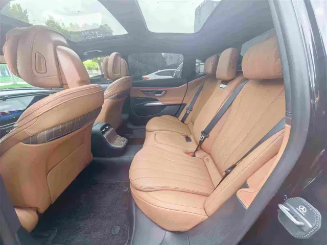Mercedes-Benz E-Class — Фото автомобиля 5