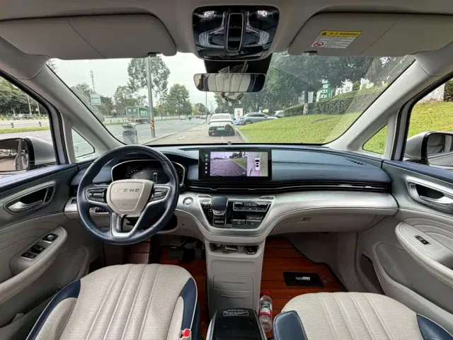 Roewe iMAX8 — Фото автомобиля 12