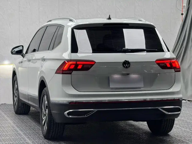 Volkswagen Tiguan L — Фото автомобиля 11