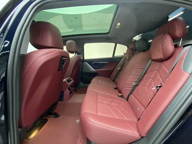 BMW 5 Series — Фото автомобиля 24