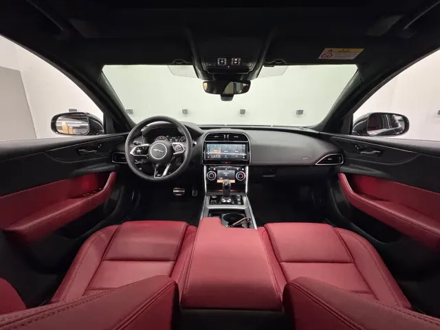 Jaguar XEL — Фото автомобиля 11
