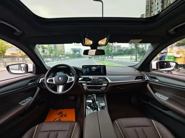 BMW 5 Series — Фото автомобиля 13