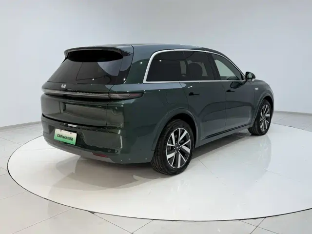 Li Auto L8 — Фото автомобиля 28