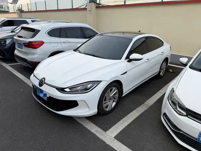 Фотография автомобиля — Volkswagen Lamando