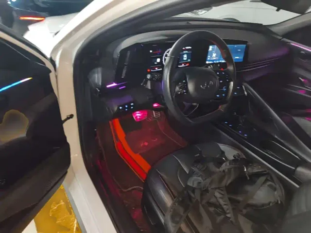 Hyundai Elantra — Фото автомобиля 15