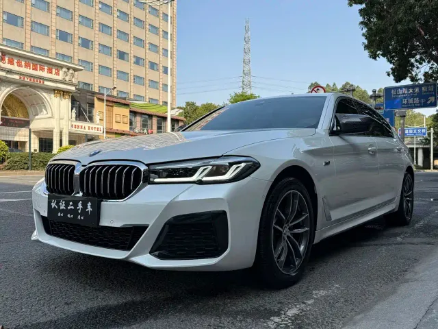 Фотография автомобиля — BMW 5 Series