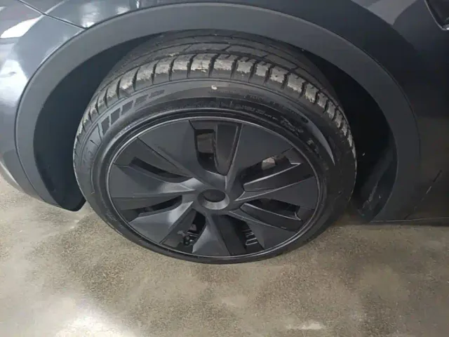 Tesla Model Y — Фото автомобиля 22