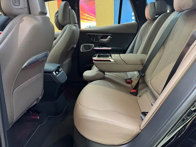 Mercedes-Benz EQE SUV — Фото автомобиля 12